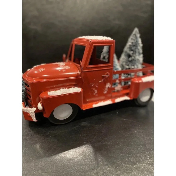 LIGHT UP RED CHRISTMAS TRUCK DECORATION  WITH CHRISTMAS TREE & WREATH -BRAND NEW - Picture 3 of 12
